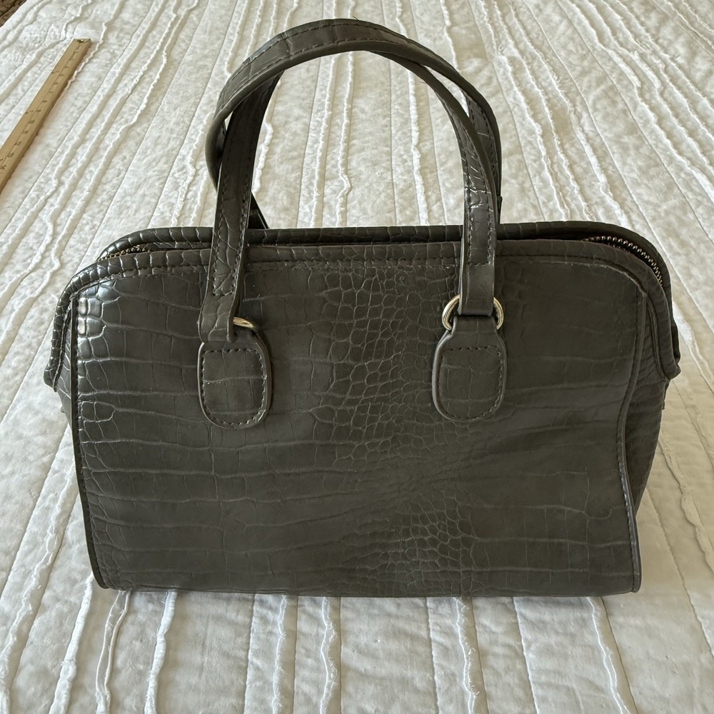Bebe Crocodile Print Purse‎ HandBag Faux Leather Green 7"x11" Medium Classic - Picture 2 of 8